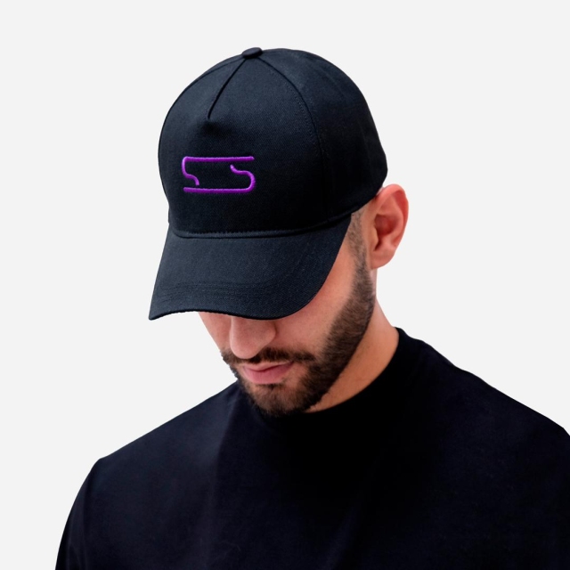 motif purple cap